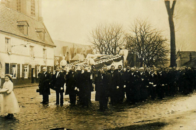 34 enterrement 1910